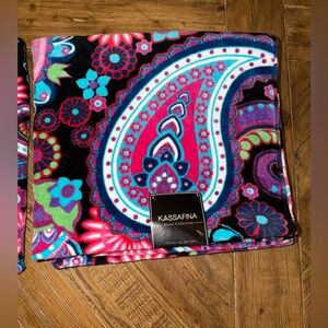 Kassafina 2 pc. Bath towel set - very vibrant colors and paisley pattern - NWT